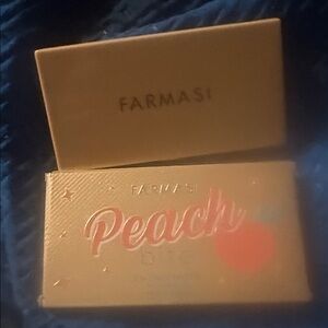 2 Farmasi Peach Bite 3 in 1 Face Palettes